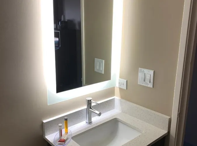 Super 8 By Wyndham Inn