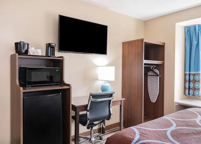 Super 8 By Wyndham Inn Joliet
